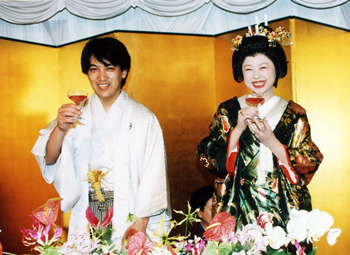 結婚式 金屏風で乾杯